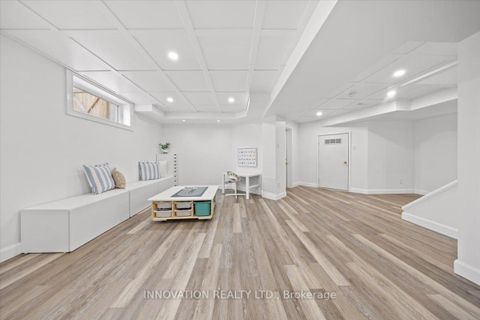 Photo 24 at 30 Fernbrook Place, Emerald Meadows/Trailwest, Kanata