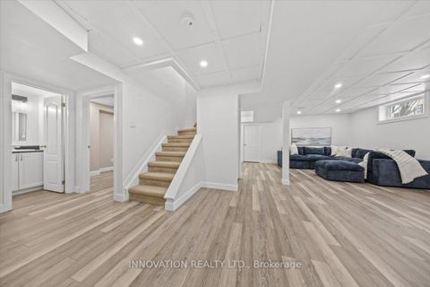 Photo 25 at 30 Fernbrook Place, Emerald Meadows/Trailwest, Kanata