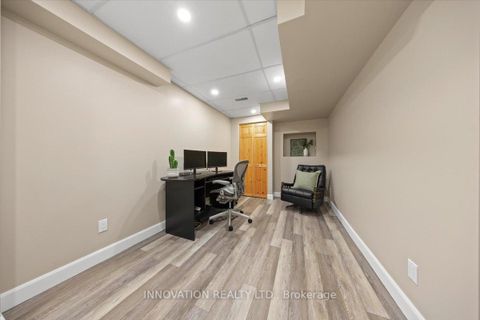 Photo 26 at 30 Fernbrook Place, Emerald Meadows/Trailwest, Kanata
