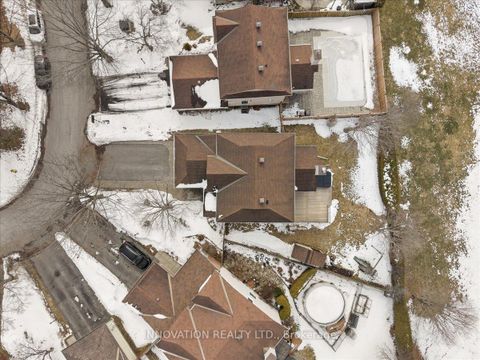 Photo 30 at 30 Fernbrook Place, Emerald Meadows/Trailwest, Kanata