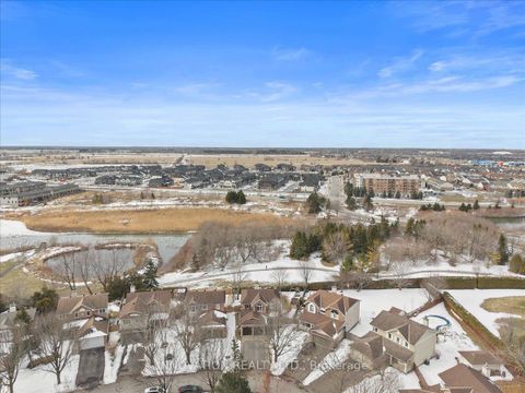 Photo 31 at 30 Fernbrook Place, Emerald Meadows/Trailwest, Kanata