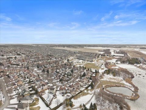 Photo 33 at 30 Fernbrook Place, Emerald Meadows/Trailwest, Kanata