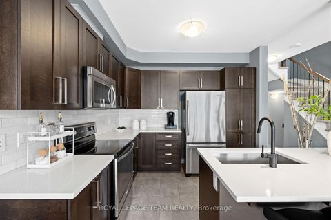 Photo 11 at 630 Moorpark Avenue, Emerald Meadows/Trailwest, Kanata