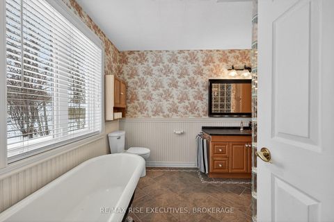 Photo 17 at 8 New Street, Rideau Lakes (Newboro) Twp, Rideau Lakes