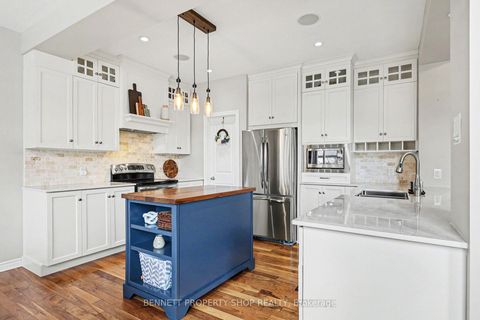 Photo 5 at 146 Tapadero Avenue, Emerald Meadows/Trailwest, Kanata