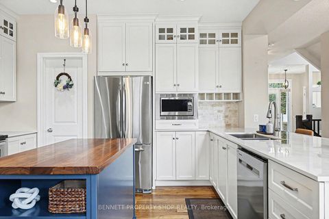 Photo 6 at 146 Tapadero Avenue, Emerald Meadows/Trailwest, Kanata