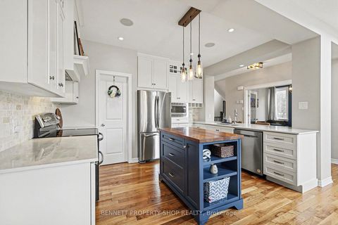 Photo 7 at 146 Tapadero Avenue, Emerald Meadows/Trailwest, Kanata