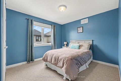 Photo 20 at 146 Tapadero Avenue, Emerald Meadows/Trailwest, Kanata