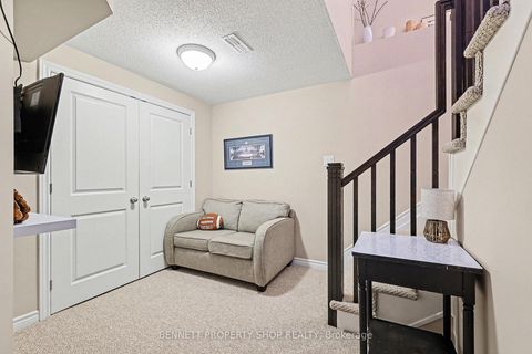 Photo 24 at 146 Tapadero Avenue, Emerald Meadows/Trailwest, Kanata