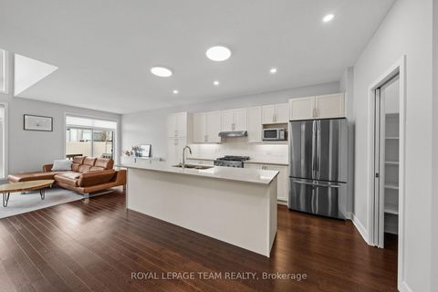 Photo 4 at 539 Honeylocust Avenue, Emerald Meadows/Trailwest, Kanata