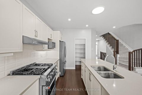 Photo 7 at 539 Honeylocust Avenue, Emerald Meadows/Trailwest, Kanata