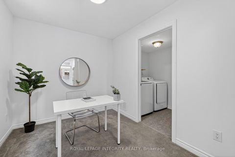 Photo 3 at 21 Caspian Row, Emerald Meadows/Trailwest, Kanata