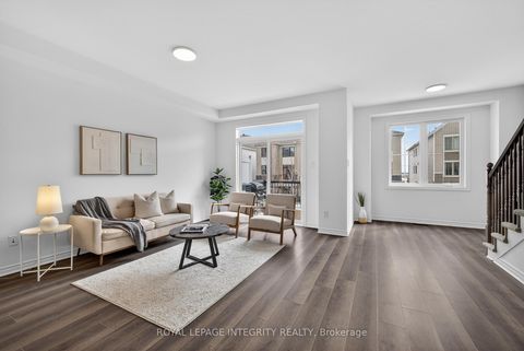 Photo 4 at 21 Caspian Row, Emerald Meadows/Trailwest, Kanata