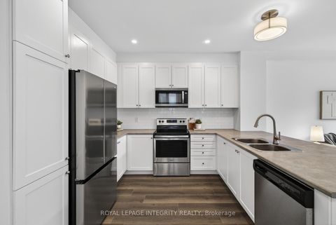 Photo 11 at 21 Caspian Row, Emerald Meadows/Trailwest, Kanata