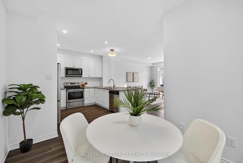 Photo 13 at 21 Caspian Row, Emerald Meadows/Trailwest, Kanata