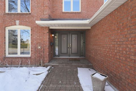 Photo 2 at 1682 Barrington Street, Chateauneuf, Orleans