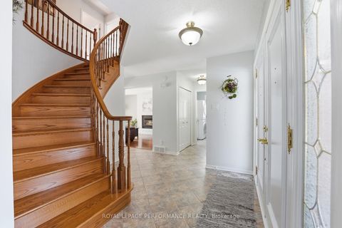 Photo 4 at 1682 Barrington Street, Chateauneuf, Orleans
