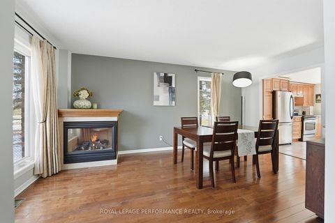 Photo 5 at 1682 Barrington Street, Chateauneuf, Orleans