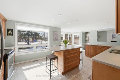 Photo 9 at 1682 Barrington Street, Chateauneuf, Orleans