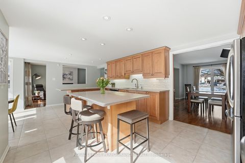 Photo 10 at 1682 Barrington Street, Chateauneuf, Orleans