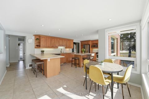 Photo 12 at 1682 Barrington Street, Chateauneuf, Orleans