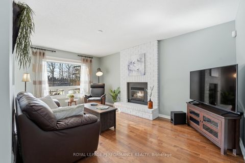 Photo 15 at 1682 Barrington Street, Chateauneuf, Orleans