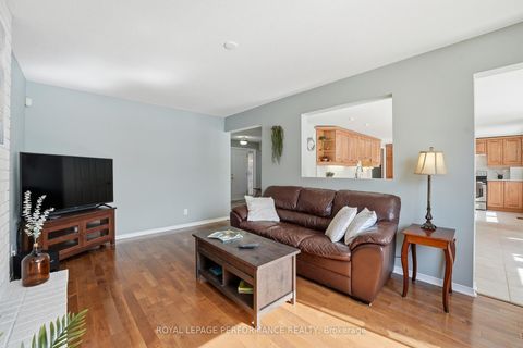 Photo 17 at 1682 Barrington Street, Chateauneuf, Orleans