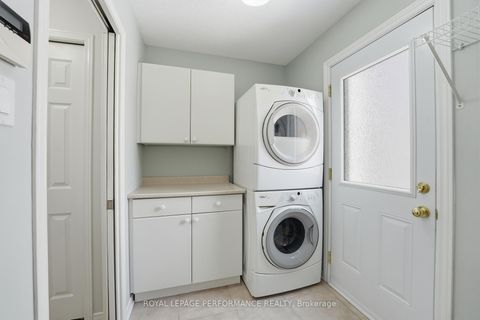 Photo 18 at 1682 Barrington Street, Chateauneuf, Orleans