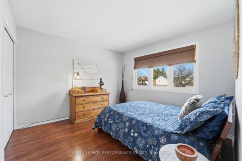 Photo 27 at 1682 Barrington Street, Chateauneuf, Orleans