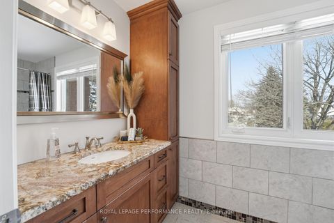 Photo 31 at 1682 Barrington Street, Chateauneuf, Orleans