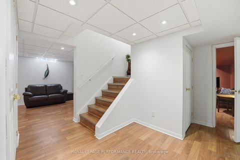 Photo 33 at 1682 Barrington Street, Chateauneuf, Orleans