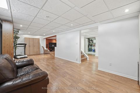 Photo 34 at 1682 Barrington Street, Chateauneuf, Orleans