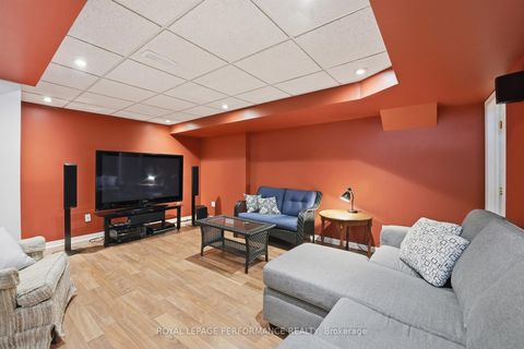 Photo 36 at 1682 Barrington Street, Chateauneuf, Orleans