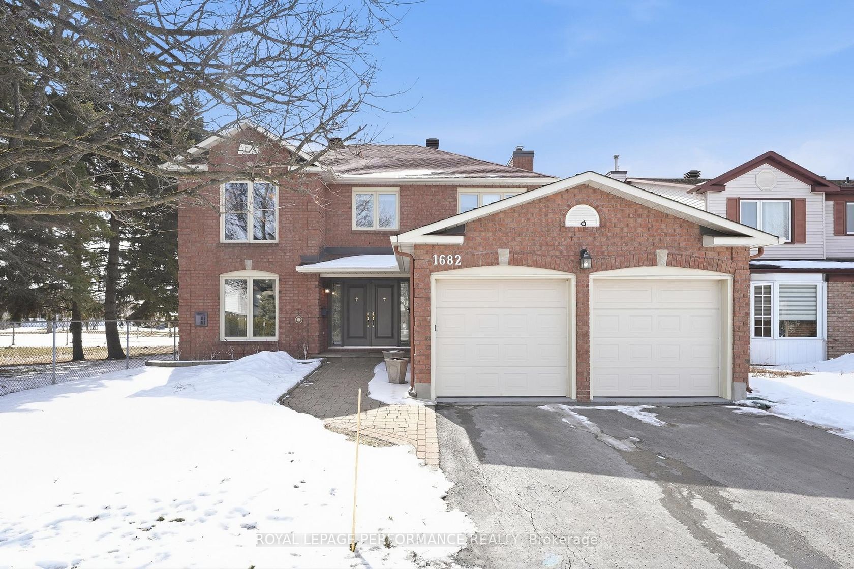 1682 Barrington Street, Chateauneuf, Orleans 2