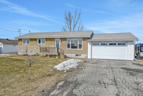 Photo 2 at 6591 Russell Road, Sarsfield/Bearbrook, Orleans