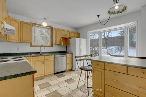 Photo 16 at 6128 Vineyard Drive, Convent Glen, Orleans