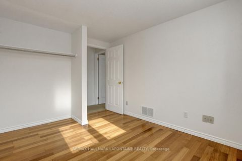 Photo 32 at 6128 Vineyard Drive, Convent Glen, Orleans