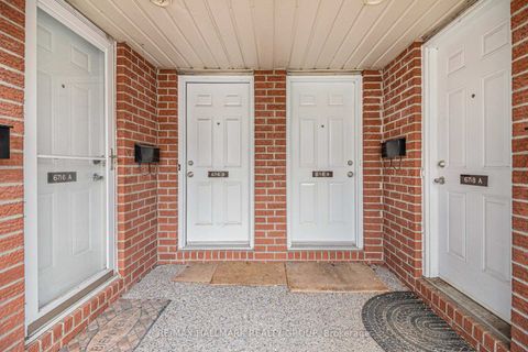 Photo 1 at B - 6716 Jeanne D'arc Boulevard N, Convent Glen North, Orleans