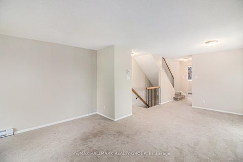 Photo 5 at B - 6716 Jeanne D'arc Boulevard N, Convent Glen North, Orleans