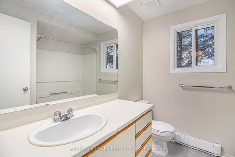 Photo 10 at B - 6716 Jeanne D'arc Boulevard N, Convent Glen North, Orleans