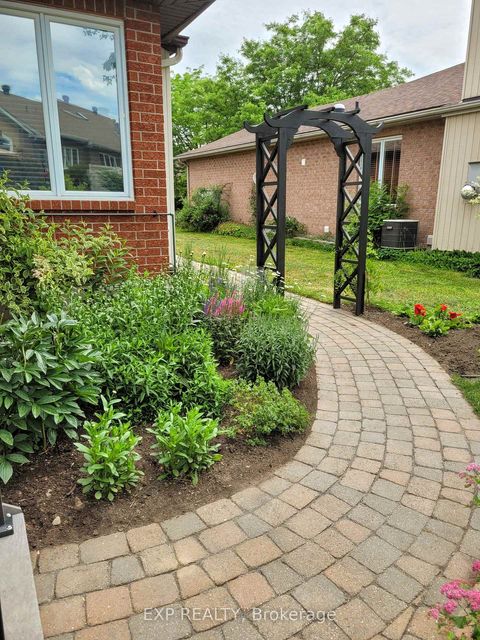 Photo 34 at 41 Bunting Lane, Bridlewood, Kanata