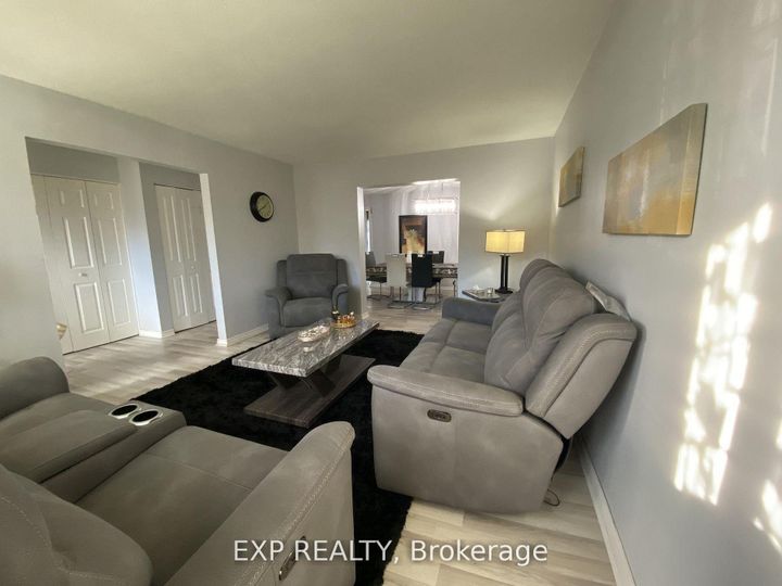 Photo 4 at 415 Kintyre Private, Nepean (Carleton Square), Ottawa