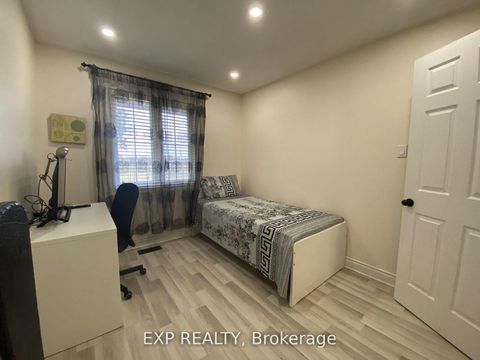 Photo 19 at 415 Kintyre Private, Nepean (Carleton Square), Ottawa