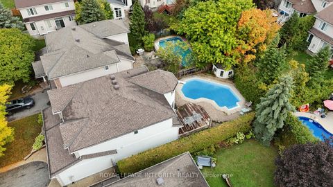 Photo 3 at 20 FARMFIELD Crescent, Emerald Meadows/Trailwest, Kanata