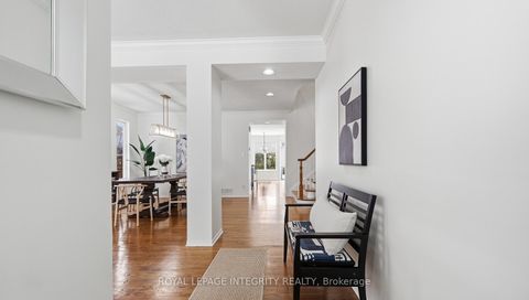 Photo 5 at 20 FARMFIELD Crescent, Emerald Meadows/Trailwest, Kanata