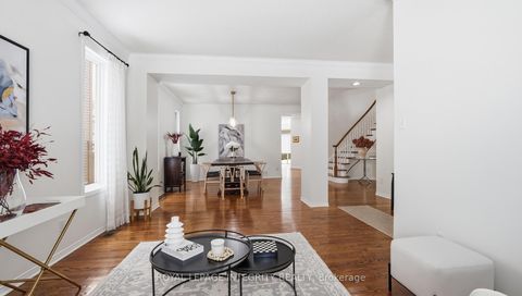 Photo 6 at 20 FARMFIELD Crescent, Emerald Meadows/Trailwest, Kanata