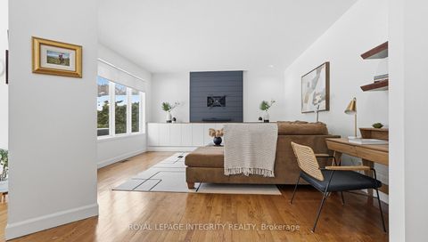 Photo 11 at 20 FARMFIELD Crescent, Emerald Meadows/Trailwest, Kanata