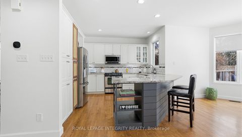 Photo 13 at 20 FARMFIELD Crescent, Emerald Meadows/Trailwest, Kanata