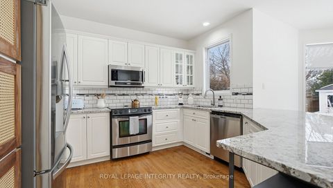 Photo 14 at 20 FARMFIELD Crescent, Emerald Meadows/Trailwest, Kanata