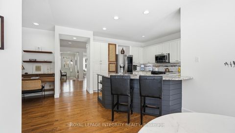 Photo 18 at 20 FARMFIELD Crescent, Emerald Meadows/Trailwest, Kanata